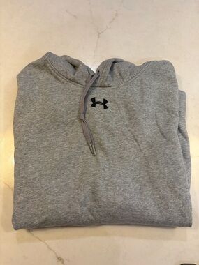 Under Armour Men’s Heather Gray Crewneck Sweatshirt
